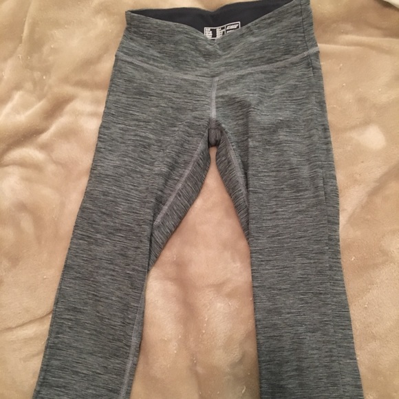 New Balance Pants - Crop New Balance leggings